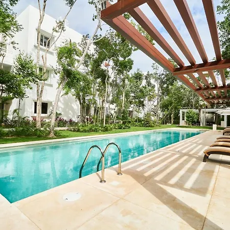 2Br 2Ba Condo With 2 Pools, Gym, Yoga Deck And Bbq Grill